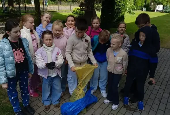 Uczniowie posprzątali okolicę szkoły w ramach Akcji Sprzątania Świata