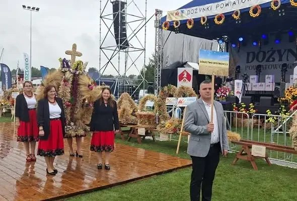 Dożynki Powiatowo-Gminne w Świętem: Gmina Roźwienica świętowała plony