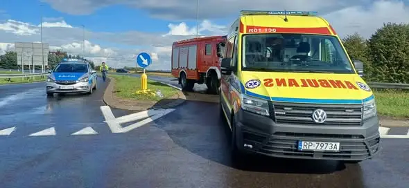 Zderzenie dwóch samochodów w Skołoszowie – akcja służb ratunkowych