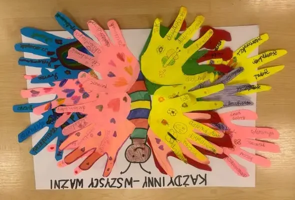 Szkolny Tydzień Głuchych i Języka Migowego – uczniowie pokazali, że słowa nie zawsze są potrzebne