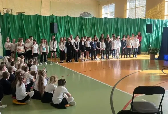 Dzień Edukacji Narodowej w szkole w Starym Jarosławiu – relacja z apelu