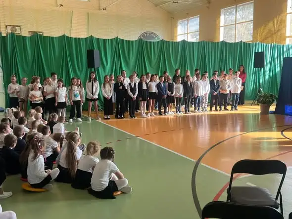 Dzień Edukacji Narodowej w szkole w Starym Jarosławiu – relacja z apelu
