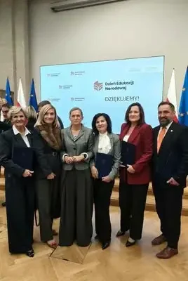 Dorota Kaleta, dyrektor szkoły w Jarosławiu, z Nagrodą Ministra Edukacji