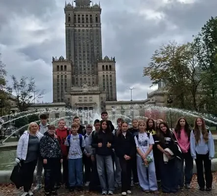 Klasa 7a z Pruchnika na wycieczce w Warszawie — zwiedzanie, lotnisko i pierwszy lot w życiu