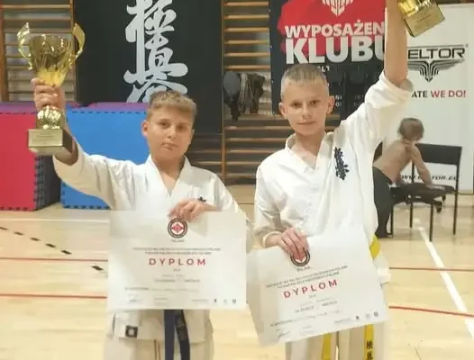 Młodzi karatecy ze Świętego z medalami Pucharu Polski Kyokushin