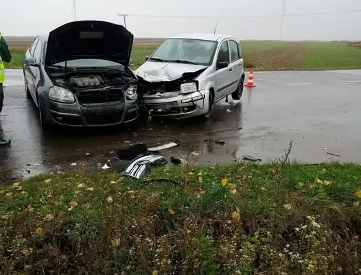 Kolizja dwóch pojazdów w Laszkach – interweniowały OSP i policja