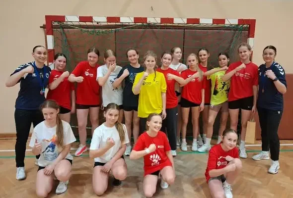 Młode trenerki z Jarosławia poprowadziły trening UKS Jedynka Pruchnik